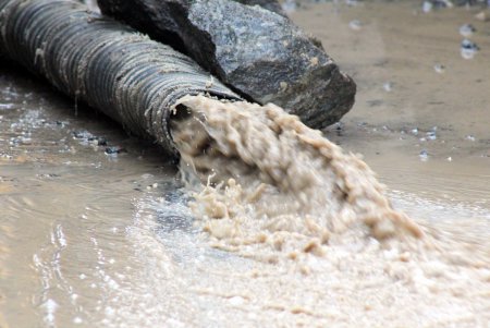 Ликвидация масштабной водопроводной аварии на Люстдорфской дороге (фоторепортаж)