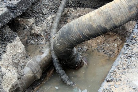 Ликвидация масштабной водопроводной аварии на Люстдорфской дороге (фоторепортаж)
