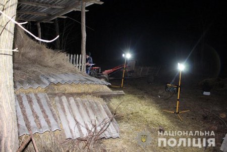 Умер от удушья: в Одесской области ребенок, играя во дворе, запутался в цепях