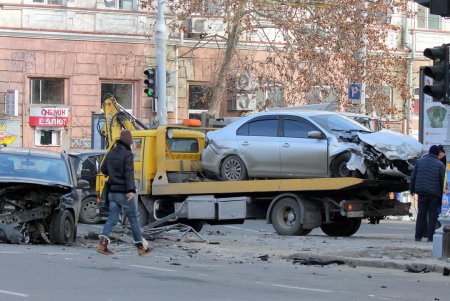 Авария в центре Одессы: иномарка врезалась в жилой дом (обновлено, фото)