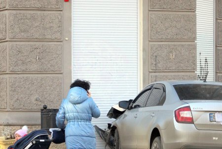 Авария в центре Одессы: иномарка врезалась в жилой дом (обновлено, фото)
