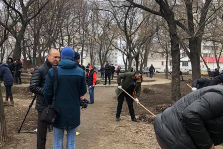 На месте будущего Болгарского сквера в Одессе прошел субботник (фото)