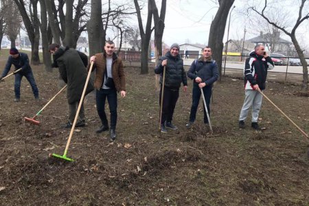 На месте будущего Болгарского сквера в Одессе прошел субботник (фото)