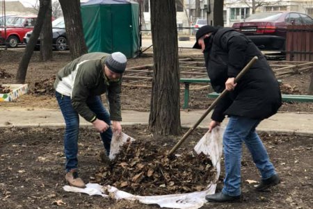 На месте будущего Болгарского сквера в Одессе прошел субботник (фото)