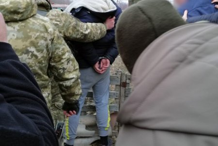 Трое в лодке: житель Молдовы пытался незаконно перевезти двух англичан на территорию Украины (фото, видео)