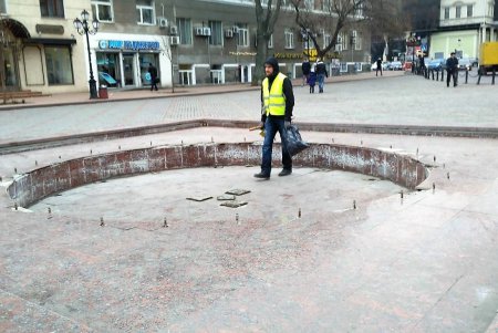 Городские фонтаны готовят к весне