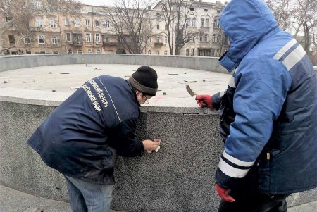 Городские фонтаны готовят к весне