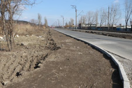 Капремонт дороги на улице Локомотивной завершат к лету (фото)