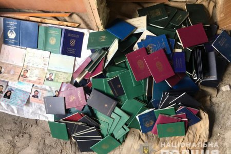 Вымогательство, грабежи, угрозы: в Одессе задержали членов преступной банды (фото, видео) 