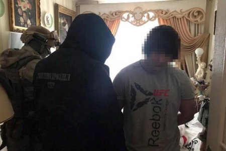 Вымогательство, грабежи, угрозы: в Одессе задержали членов преступной банды (фото, видео) 