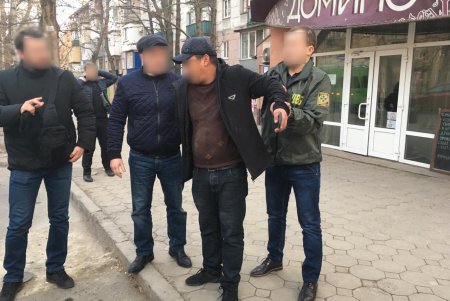 Нелегал из Убзекистана пытался подкупить одесских пограничников (фото, видео)
