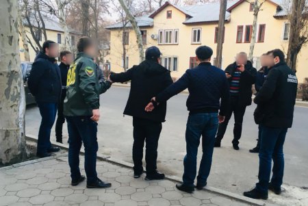 Нелегал из Убзекистана пытался подкупить одесских пограничников (фото, видео)