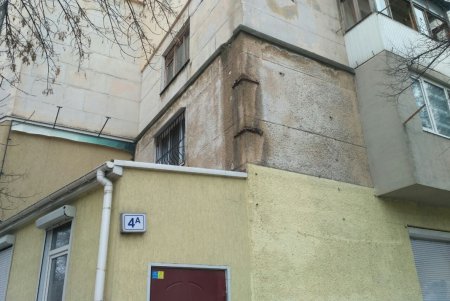 С улиц города убрали почти 100 незаконных рекламных вывесок