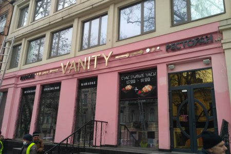 С улиц города убрали почти 100 незаконных рекламных вывесок