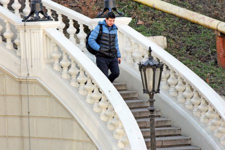 Власти обещают защитить мост Коцебу после атаки вандалов (фоторепортаж) 