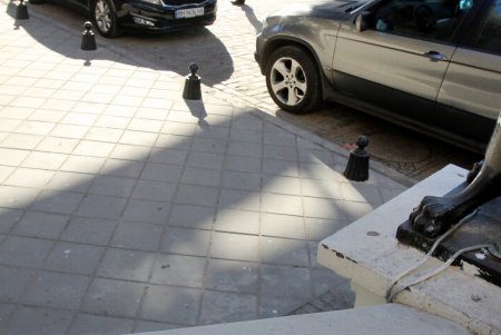 Власти обещают защитить мост Коцебу после атаки вандалов (фоторепортаж) 