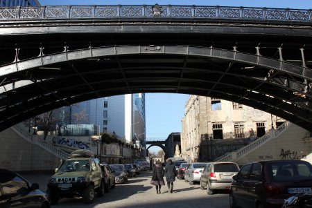 Власти обещают защитить мост Коцебу после атаки вандалов (фоторепортаж) 
