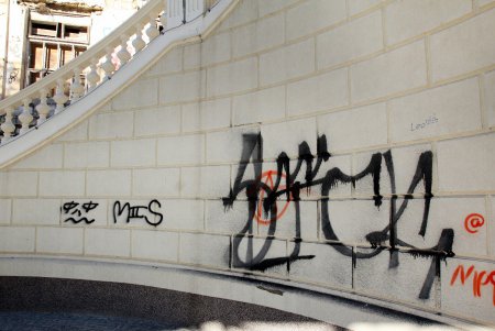 Власти обещают защитить мост Коцебу после атаки вандалов (фоторепортаж) 