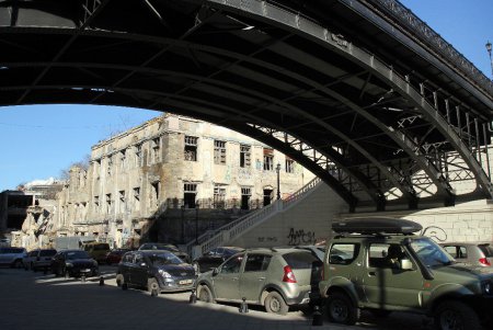 Власти обещают защитить мост Коцебу после атаки вандалов (фоторепортаж) 