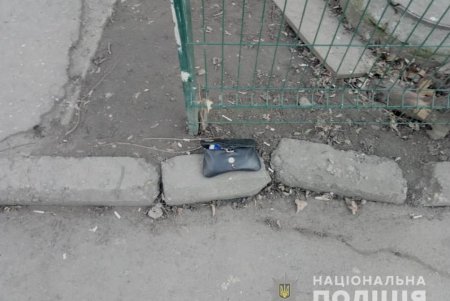 Напали в подъезде: мужчина и женщина ограбили пожилую одесситку (фото)