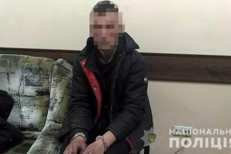 Напали в подъезде: мужчина и женщина ограбили пожилую одесситку (фото)