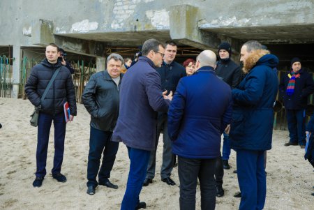 У пляжа «Дельфин» в ноябре прошлого года сел на мель буксир «Параллель»: власти приступили к решению проблемы (фоторепортаж) 