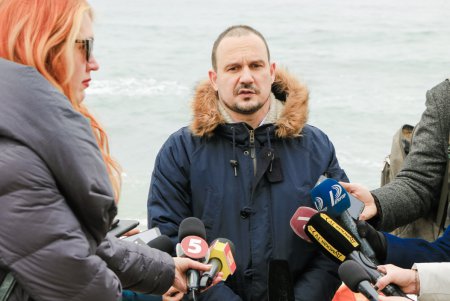 У пляжа «Дельфин» в ноябре прошлого года сел на мель буксир «Параллель»: власти приступили к решению проблемы (фоторепортаж) 