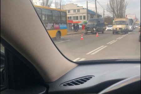 Утреннее ДТП в Лузановке парализовало движение автотранспорта (фото)