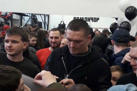 Детям до 16-ти - бесплатно: во Дворце спорта открылся современный боксерский клуб (фото)