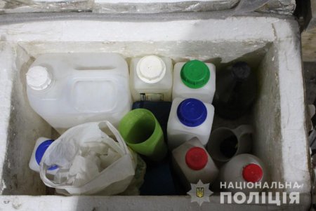 Житель Одесской области организовал в гараже нарколабораторию (фото, видео) 