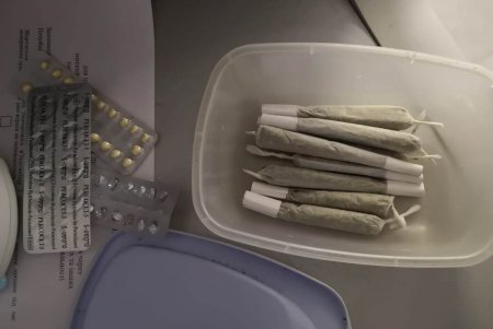 Сигареты с марихуаной обнаружила служебная собака в Одесском аэропорту (фото)