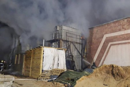 При разборе завалов после крупного пожара в Одесской области найден погибший  (фото)