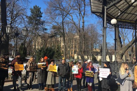 Животные - не одежда: одесситы провели антимеховую акцию (фото)