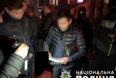 Сотрудника одесской таможни задержали при получении взятки (фото)