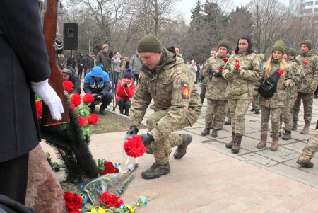 Одесситы почтили память героев, погибших в зоне АТО (фоторепортаж)