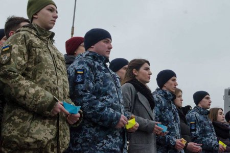 Студенты одесских ВУЗов совместно с Мариной Порошенко провели акцию в поддержку плененных украинских моряков (фото)