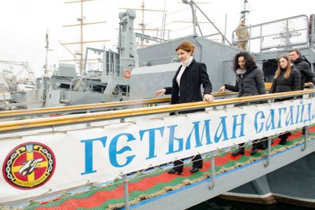 Студенты одесских ВУЗов совместно с Мариной Порошенко провели акцию в поддержку плененных украинских моряков (фото)