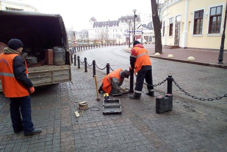 Коммунальщики восстановили поврежденную плитку на Потемкинской лестнице