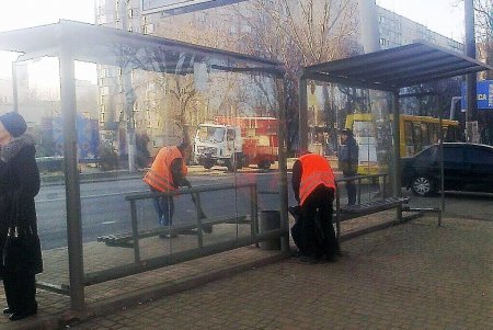 Коммунальщики восстановили поврежденную плитку на Потемкинской лестнице