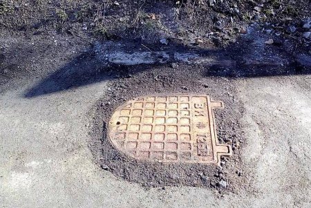 Коммунальщики восстановили поврежденную плитку на Потемкинской лестнице