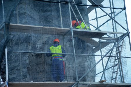 Реконструкцию обелиска «Крылья Победы» завершат до 10 апреля (фото, видео)