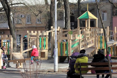 В сквере на Молдаванке открылась детская эко-площадка (фоторепортаж)