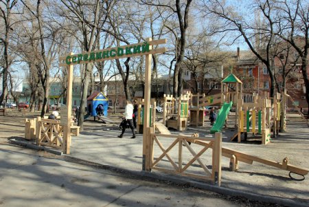 В сквере на Молдаванке открылась детская эко-площадка (фоторепортаж)