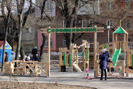 В сквере на Молдаванке открылась детская эко-площадка (фоторепортаж)