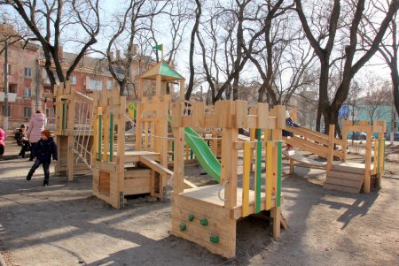 В сквере на Молдаванке открылась детская эко-площадка (фоторепортаж)