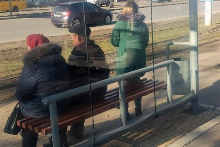 Одесские коммунальщики отремонтировали остановочные комплексы (фото)