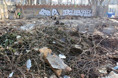 После субботника в Летнем театре (фоторепортаж)