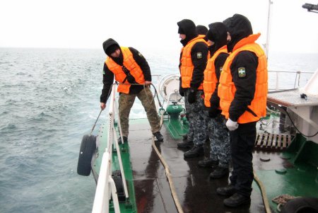 Молодые бойцы вышли на службу по охране морских границ (фото)