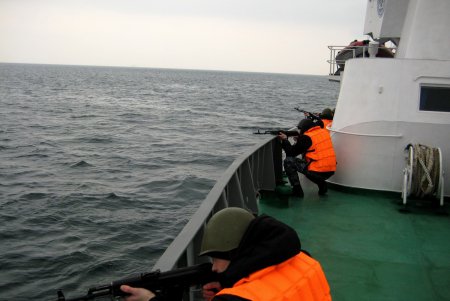 Молодые бойцы вышли на службу по охране морских границ (фото)