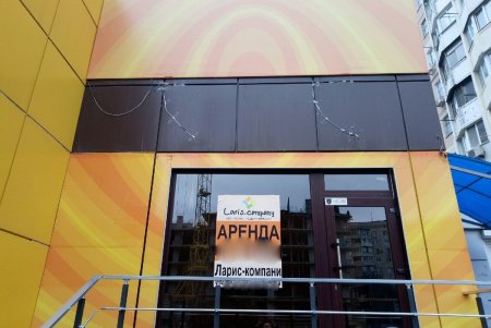 С начала весны в Одессе демонтировали десятки рекламных вывесок